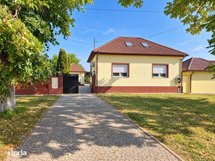 Casă cu 3 camere decomandat în Mândruloc