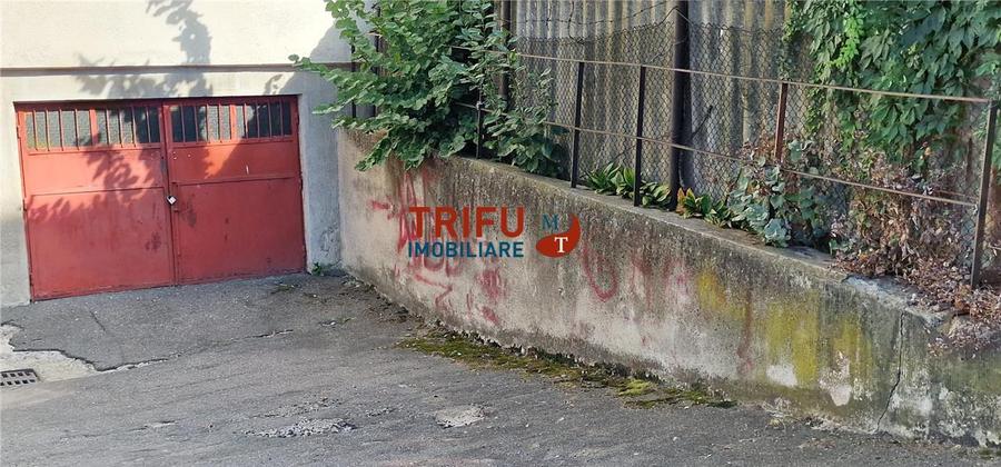 Apartament cu 4 camere decomandat în Cetate