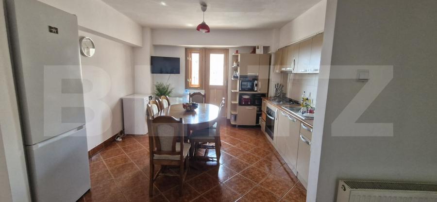 Apartament cu 3 camere decomandat, mobilat în Micro 12