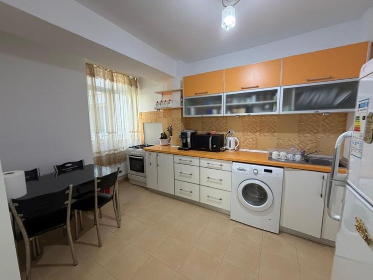 Apartament cu 2 camere decomandat, mobilat în Central