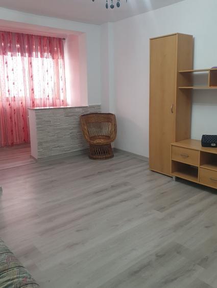 Garsonieră decomandată în Micro 3