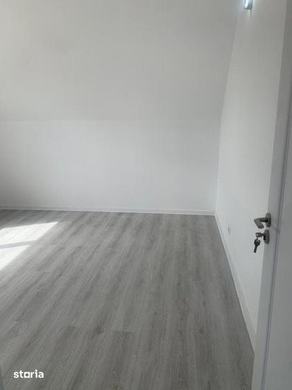 Casă cu 5 camere cu Teren 395 Mp în Central