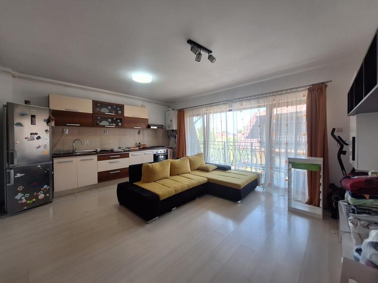 Apartament cu 2 camere semidecomandat, mobilat în Florești