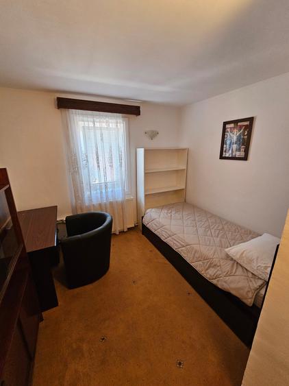 Casă individuală cu 6 camere cu Garaj în Ciolpani