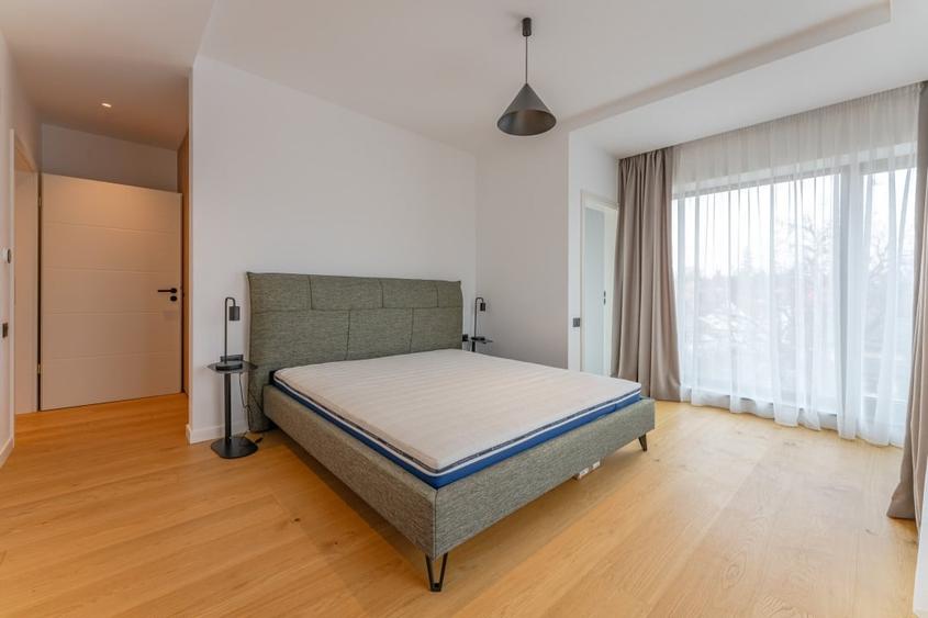 Apartament cu 3 camere decomandat, mobilat în Central