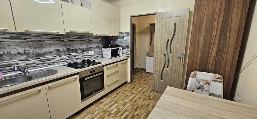 Apartament cu 3 camere semidecomandat în Circumvalațiunii