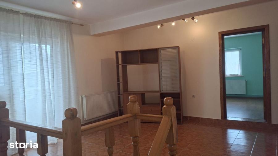 Casă cu 5 camere cu Teren 219 Mp în Moșoaia