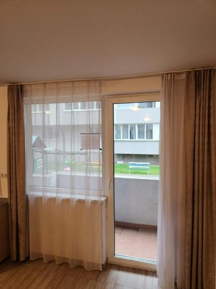 Apartament cu 3 camere semidecomandat, mobilat în Florești