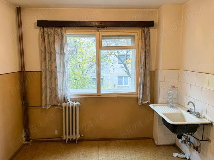 Apartament cu 3 camere decomandat în Decebal