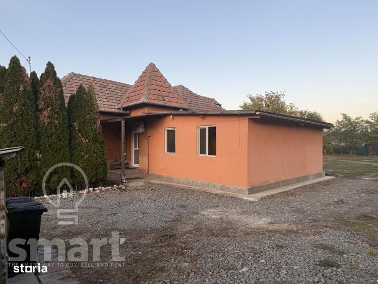 Casă cu 4 camere decomandat în Luna