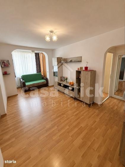 Apartament cu 3 camere semidecomandat în Micro 19