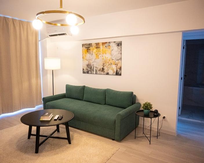 Apartament cu 3 camere semidecomandat, mobilat în 13 Septembrie