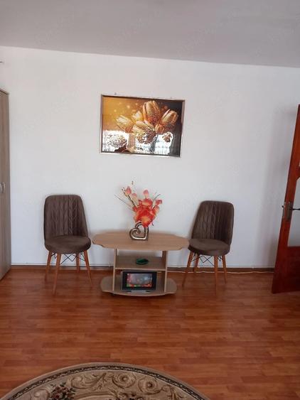 Apartament cu 2 camere semidecomandat în Pod