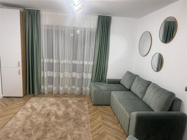 Apartament cu 3 camere decomandat în Exterior Vest
