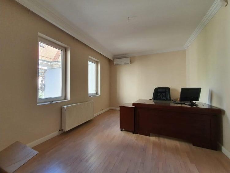 Casă cu 6 camere cu Garaj în Dorobanți