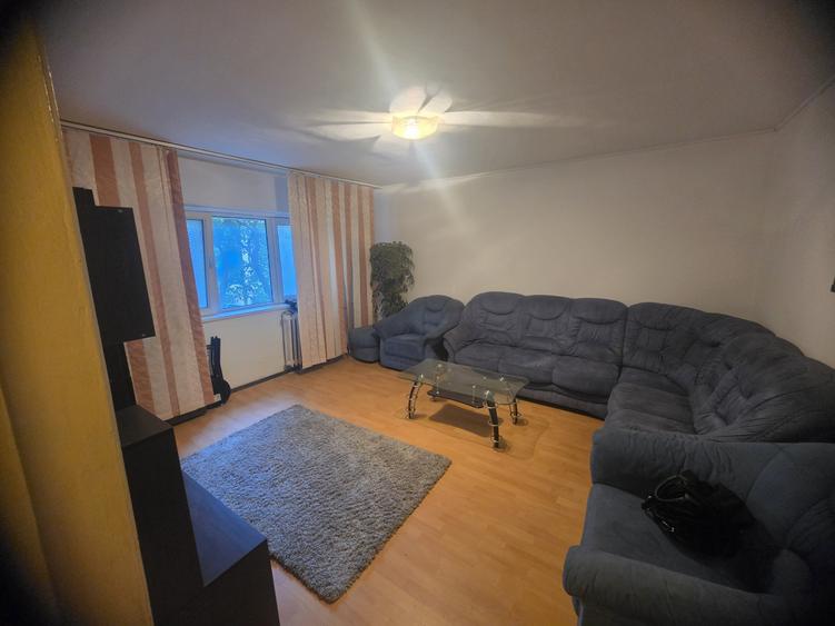 Apartament cu 3 camere decomandat în Colentina