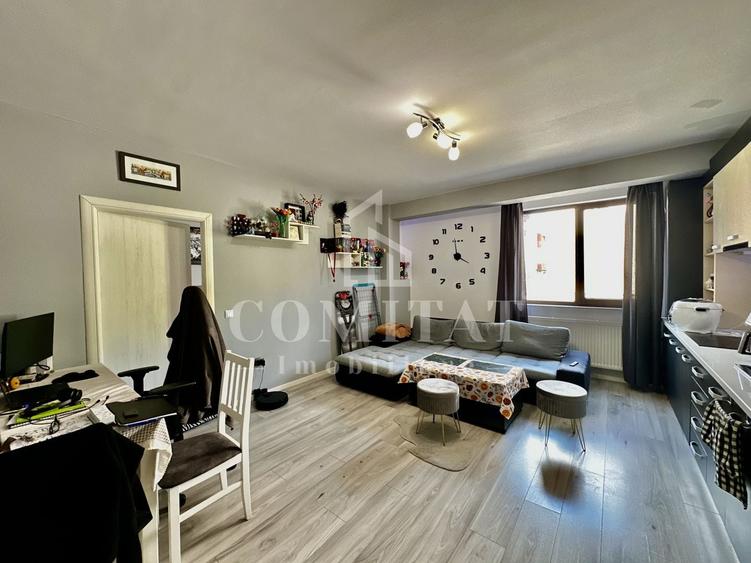 Apartament cu 3 camere semidecomandat, mobilat în Florești
