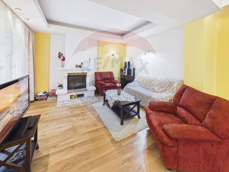 Casă individuală cu 6 camere cu Teren 400.7200012207 Mp în Cioplea