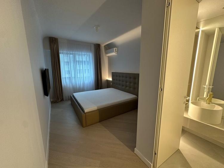 Apartament cu 3 camere decomandat în Exterior Vest