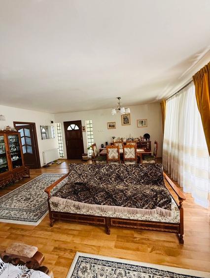 Casă cu 4 camere în Frumușani
