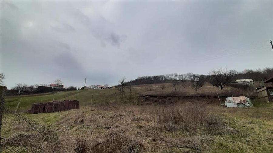 Teren intravilan de 1750 mp, în Remetea