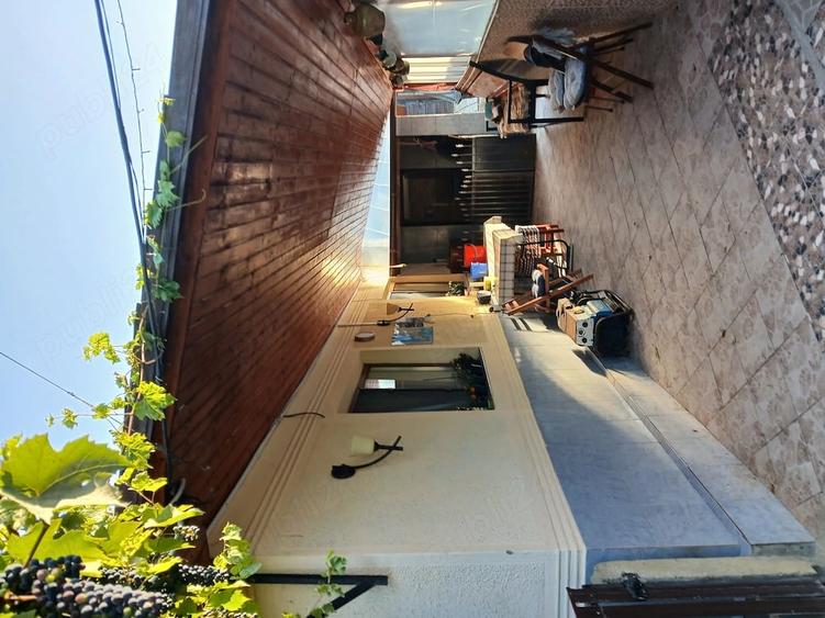 Casă cu 5 camere cu Teren 10000 Mp în Vladia