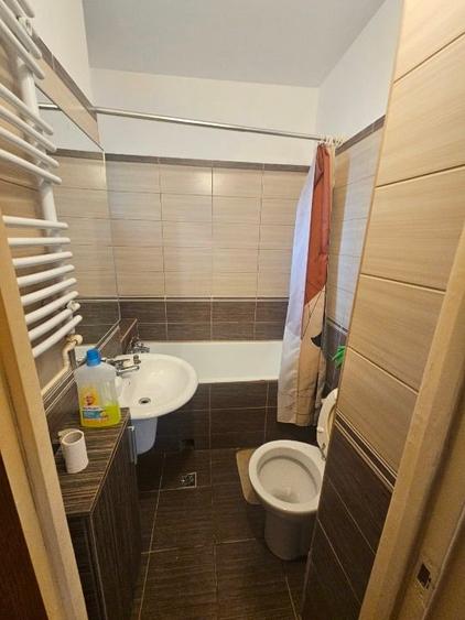 Apartament cu 3 camere semidecomandat în Vatra Luminoasă