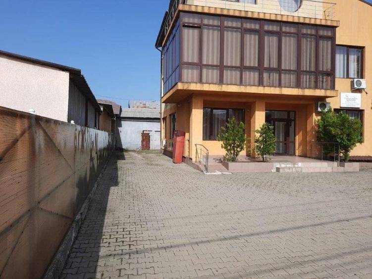 Casă individuală cu 6 camere cu Canalizare în Central