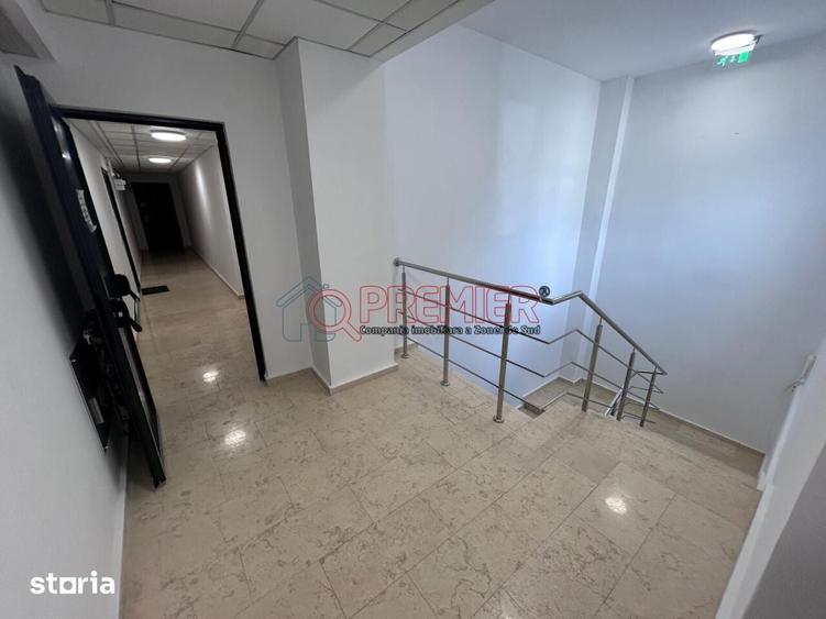 Apartament cu 3 camere în Apărătorii Patriei