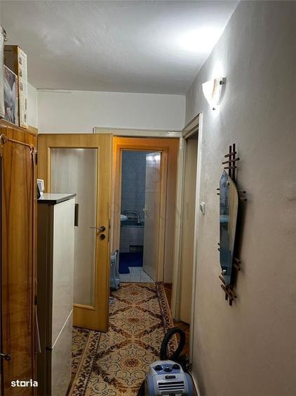 Apartament cu 4 camere decomandat în Lipovei