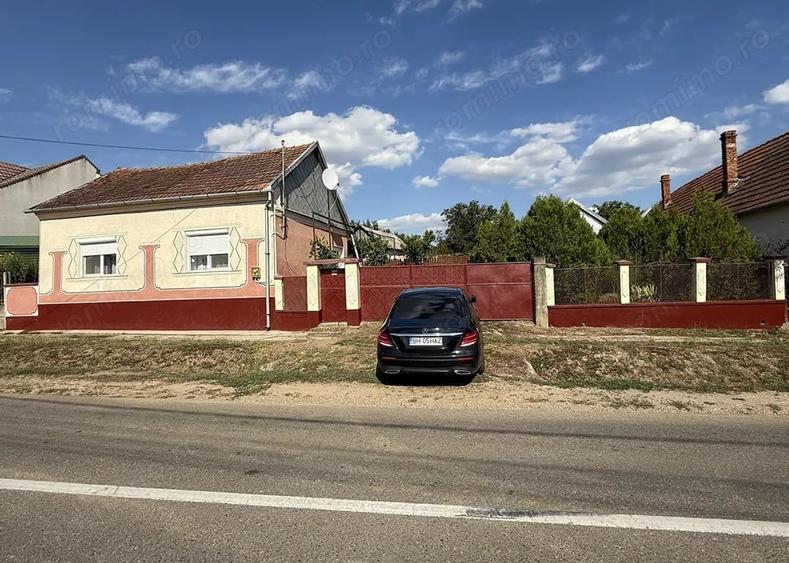 Casă cu 3 camere cu Teren 8000 Mp în Cetariu