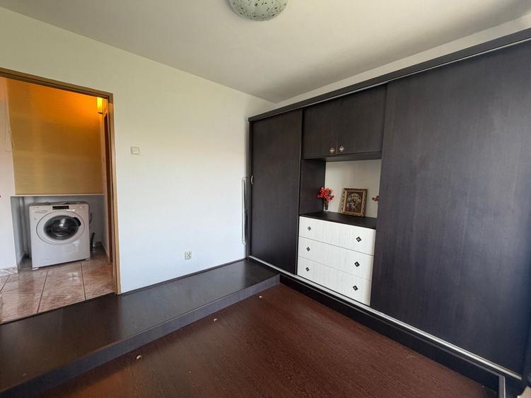 Apartament cu 3 camere în Lipovei