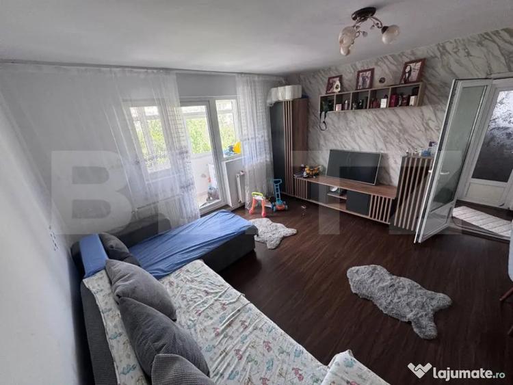 Apartament cu 2 camere semidecomandat, mobilat în Micro 11