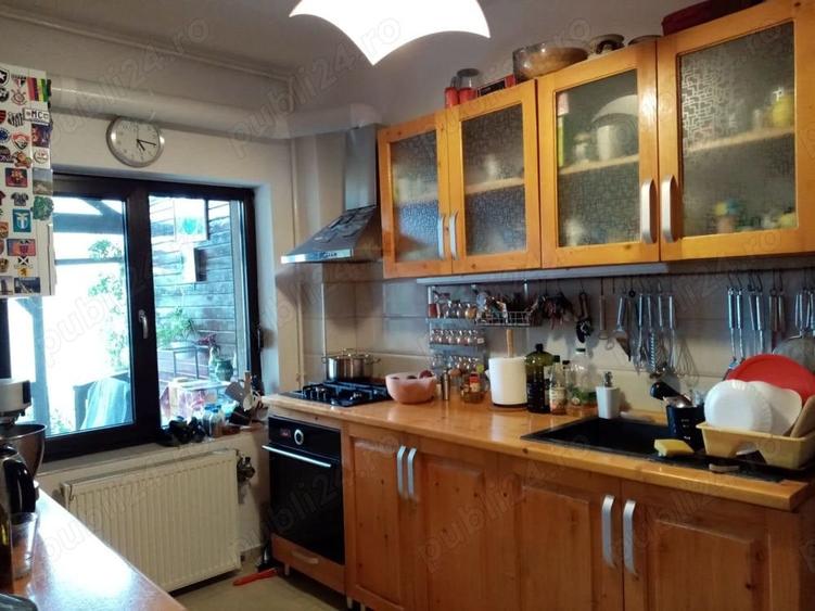 Casă cu 5 camere cu Teren 205 Mp în Roșu