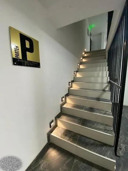 Apartament cu 6 camere semidecomandat în Metalurgiei