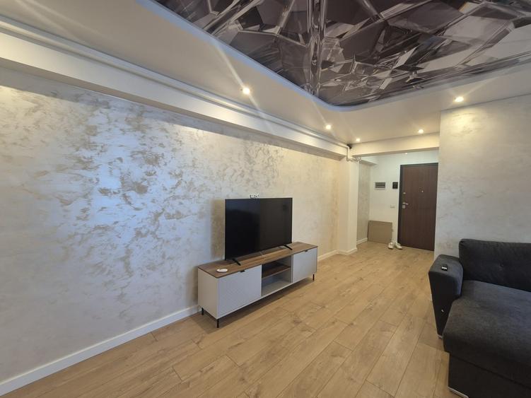 Apartament cu 3 camere semidecomandat în Exterior Sud