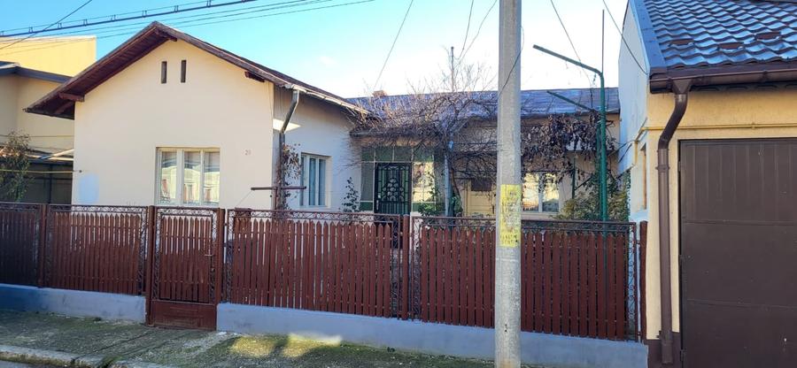 Casă individuală cu 3 camere cu Teren 180 Mp în Republicii