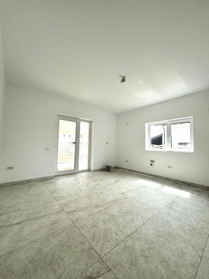 Casă individuală cu 4 camere cu Canalizare în Giarmata