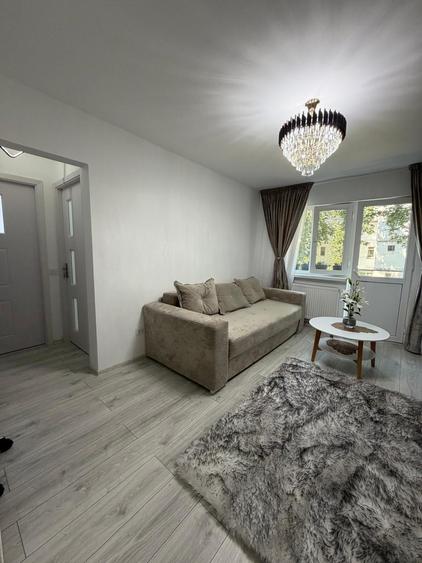 Apartament cu 2 camere semidecomandat, mobilat în Micro 38
