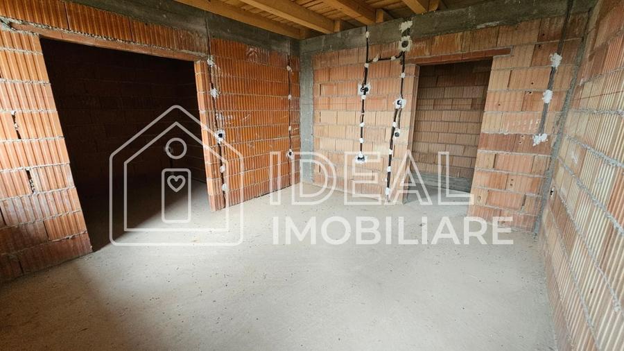 Casă individuală cu 4 camere cu Canalizare în Veterani