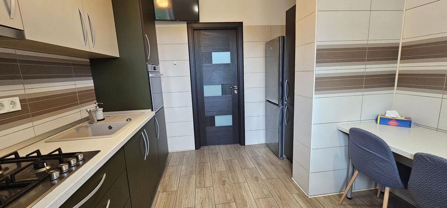 Apartament cu 3 camere decomandat, mobilat în Titan