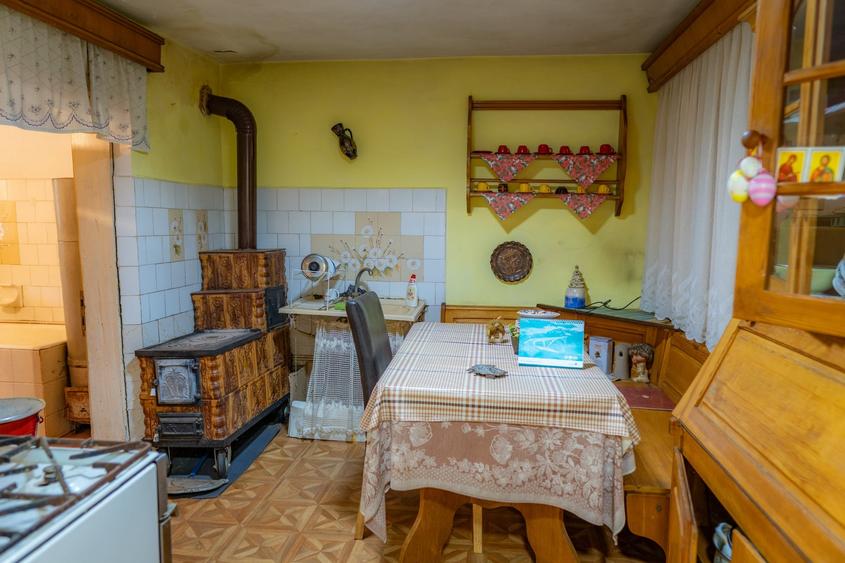 Casă cu 3 camere cu Teren 1018 Mp în Dărmănești
