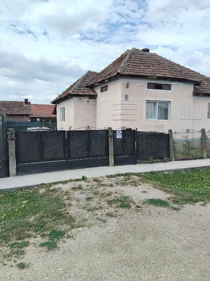 Casă cu 3 camere cu Teren 500 Mp în Vetiș