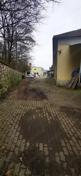 Spațiu comercial, de 1,000 mp, în Central