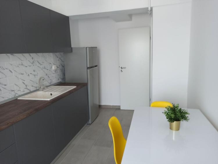 Apartament cu 3 camere decomandat, mobilat în Berceni