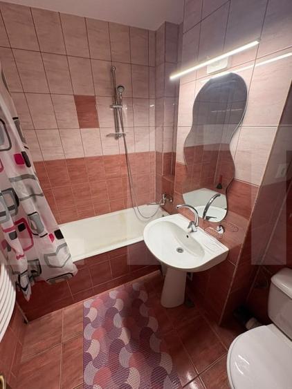 Apartament cu 4 camere decomandat, mobilat în Sud-Vest
