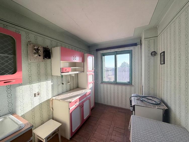 Apartament cu 3 camere decomandat în Exterior Est