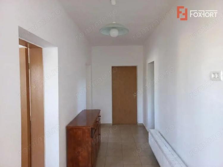Casă cu 8 camere cu Teren 225 Mp în Ghiroda