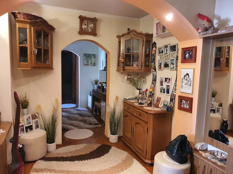 Apartament cu 3 camere decomandat în Ostroveni