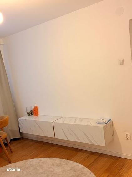 Apartament cu 2 camere decomandat în Victoriei